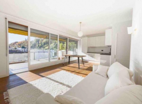 Bright and modern flat 2 minutes of the lake